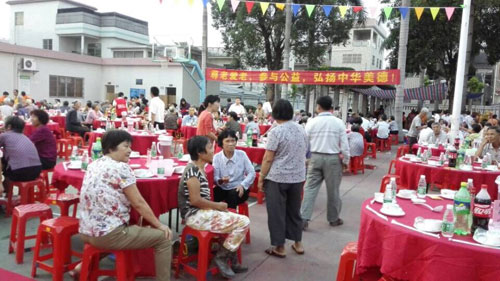 幸福宝app官网漆厂家 明邦化工走进新塘社区爱心敬老.jpg